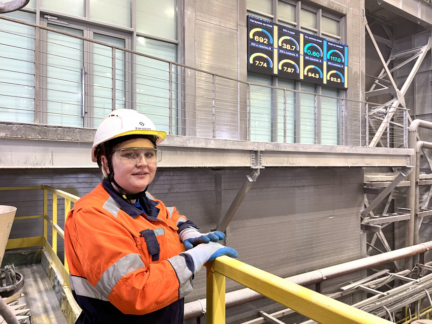 На фабрике Гремячинском ГОКа появился гигантский производственный монитор