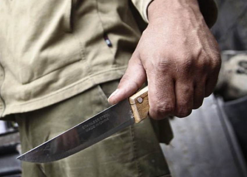 В Волгограде 37-летний сторож вонзил нож в грудь друга из-за разногласий