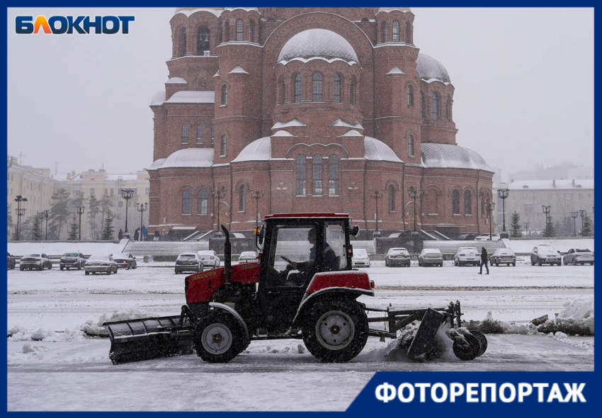 Хроника вторых суток снегопада в Волгограде: как власти проигрывают борьбу с погодой