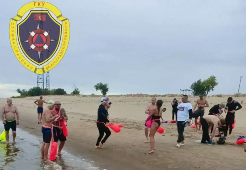 Три десятка волгоградских моржей совершили октябрьский заплыв через Волгу