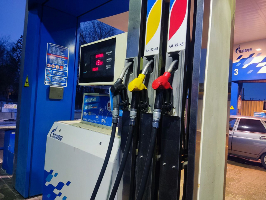 Цены на бензин без остановки ползут вверх в Волгограде