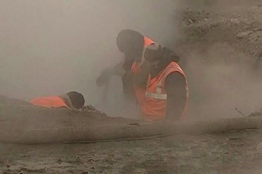 В Волгограде из-за аварии на теплотрассе без тепла и воды остались 36 домов