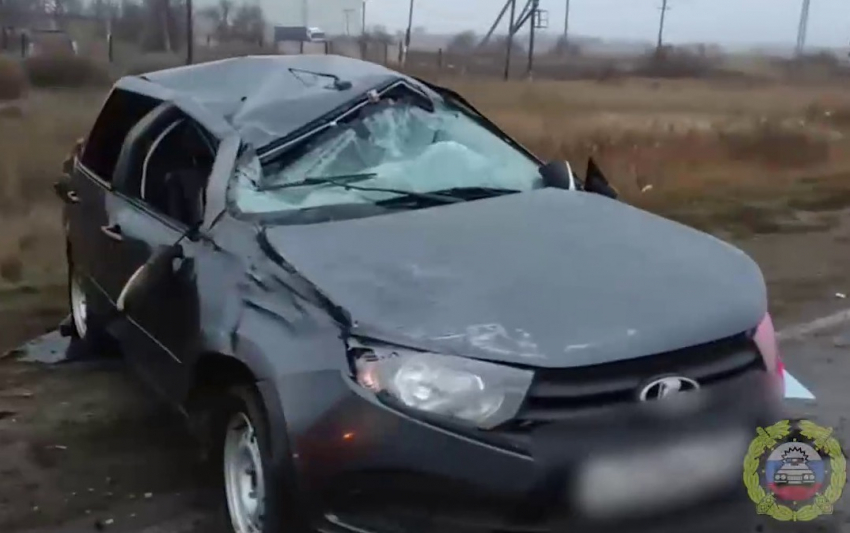 Жуткая смертельная авария произошла на трассе под Волгоградом: пассажир Lada  погиб