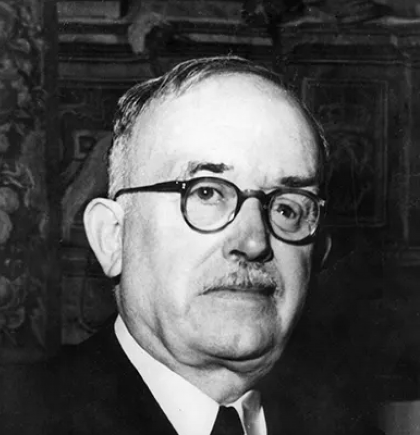 Зачем бывший президент Франции прибыл в Сталинград 8 марта 