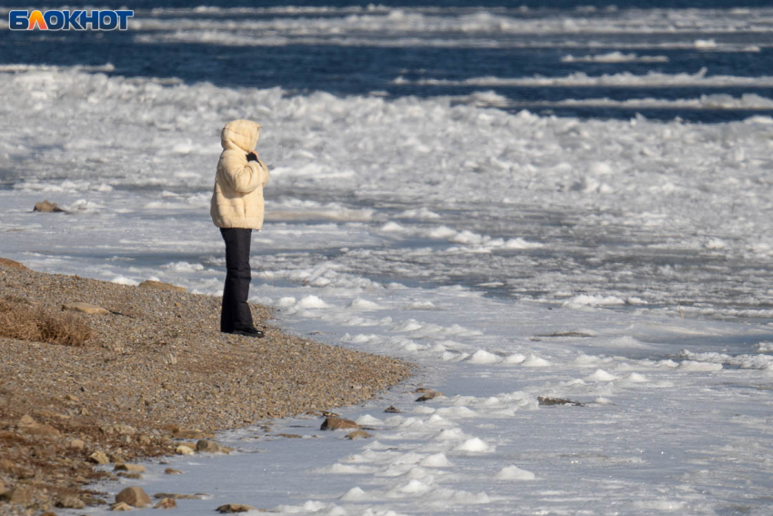 «На ледоколе еду домой»: речной трамвай на замерзшей Волге удивил волгоградцев 