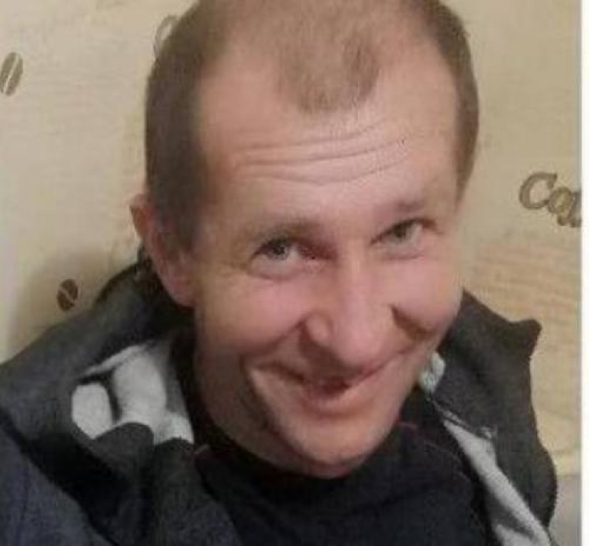 Мужчина с тату листа на спине пропал без вести в Волгоградской области