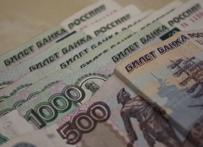Круговорот рубля в бюджете: волгоградские чиновники заплатят транспортный налог, но деньги им вернут
