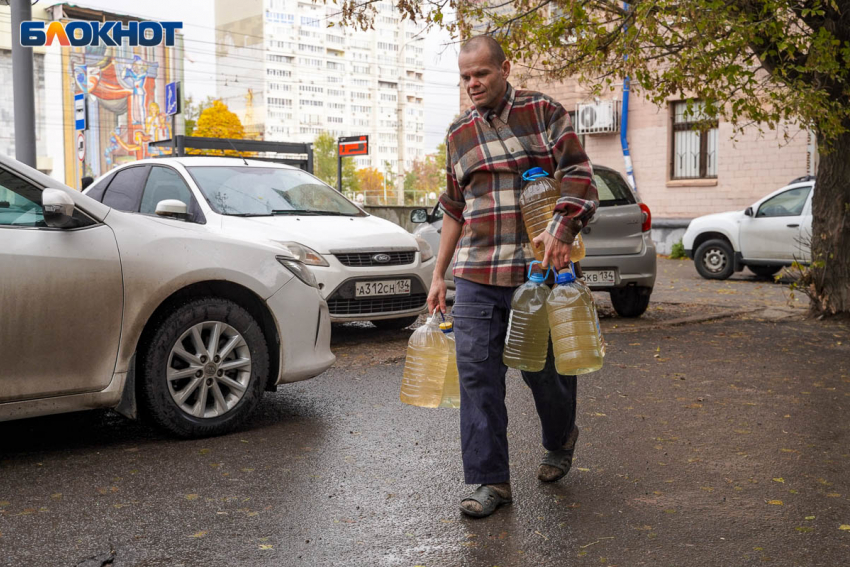«Люди не успели набрать!»: вода пропала в Волгограде перед масштабным отключением