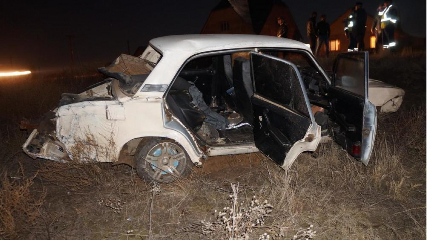 Под Волгоградом 16-летний водитель ВАЗ-2107 въехал в электроопору: 3 пострадали