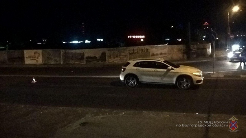 Лихач на внедорожнике Mercedes сбил 16-летнего подростка в центре Волгограда