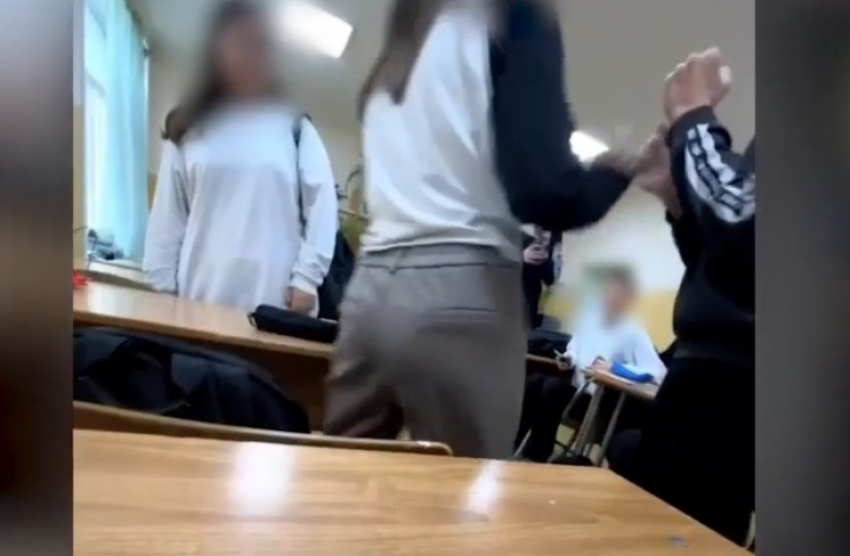 Подробности школьного буллинга бурно обсуждают волгоградцы в соцсетях