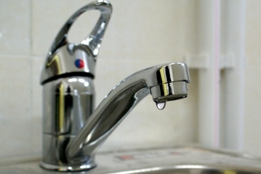 В Волгограде в нескольких районах нет горячей воды из-за утечки
