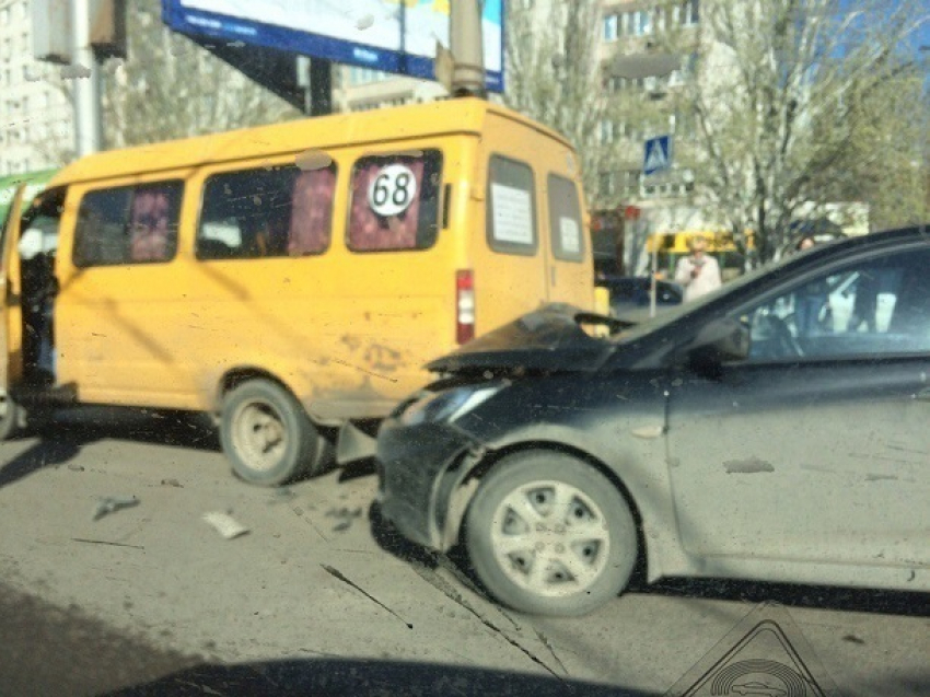 Сразу два ДТП парализовали движение на Спартановке в Волгограде