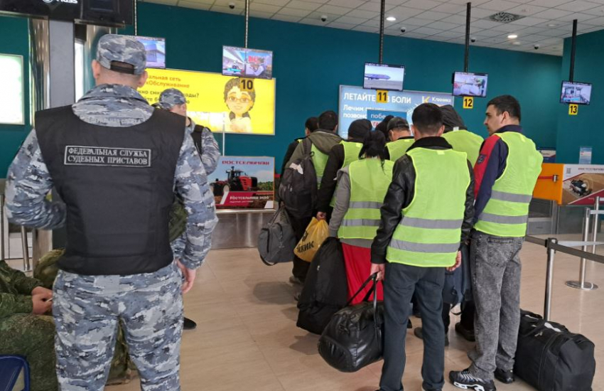 Тридцать мигрантов выпроводили из Волгоградской области