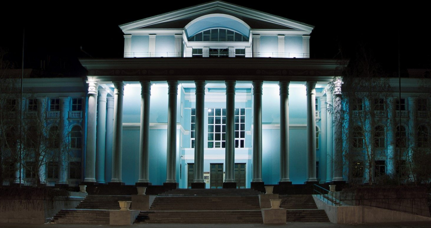Волгоградцам показали сияющий колонный зал «Царицынской оперы»