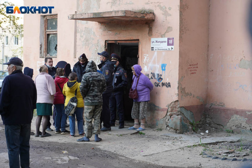 Волгоградцам из пережившего четыре пожара общежития на Жолудева выдали непригодное жилье 