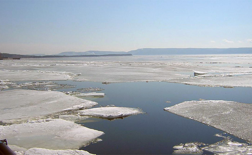 Жители острова Сарпинский оказались отрезаны от Волгограда из-за льда