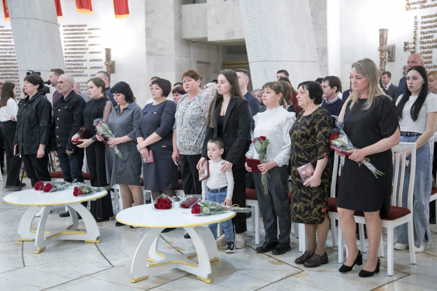 В Волгограде передали 10 орденов родственникам погибших в зоне СВО военнослужащих