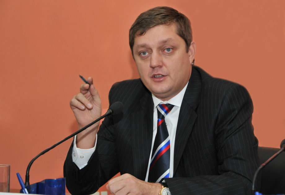 Конституционный суд принял к рассмотрению жалобу депутата Олега Пахолкова по выборам в Госдуму