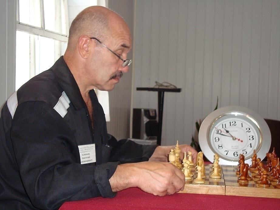 Гроссмейстер Анатолий Карпов сыграл вничью с волгоградским заключенным