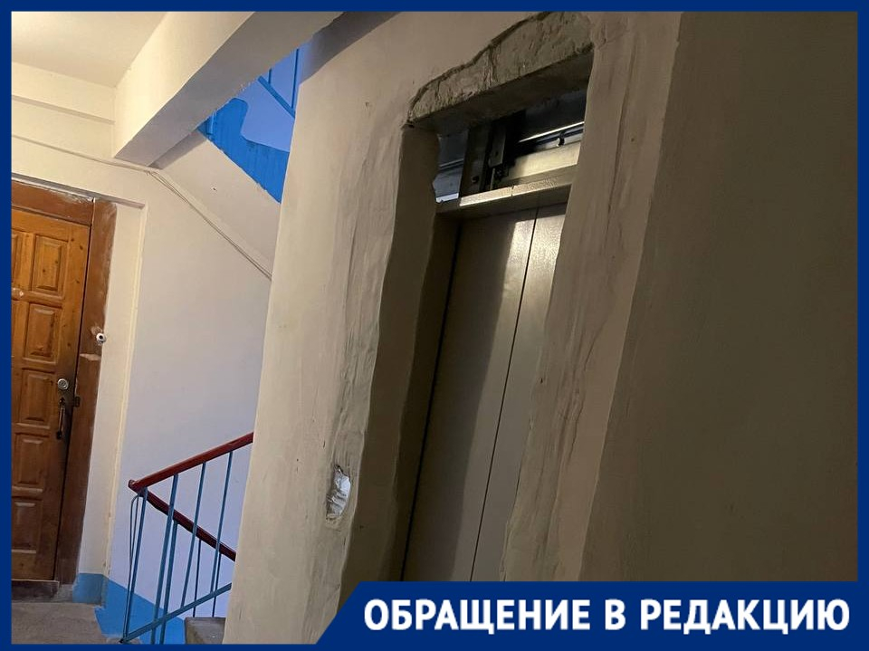 «До Путина быстрее дозвониться, чем до УК»: мама незрячей волгоградки два месяца поднимается на 7 этаж пешком