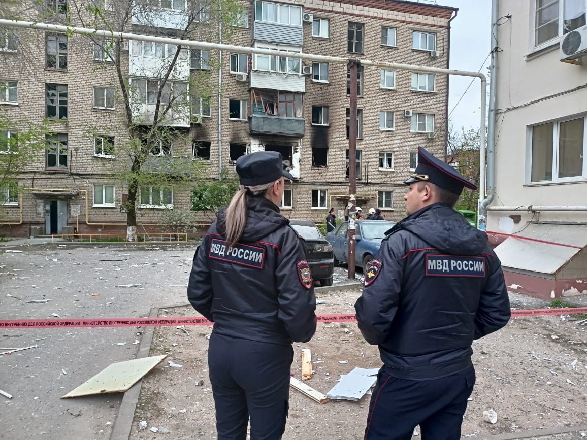 На месте взрыва на улице Титова в Волгограде эвакуировали жильцов и  развернули оперативный штаб