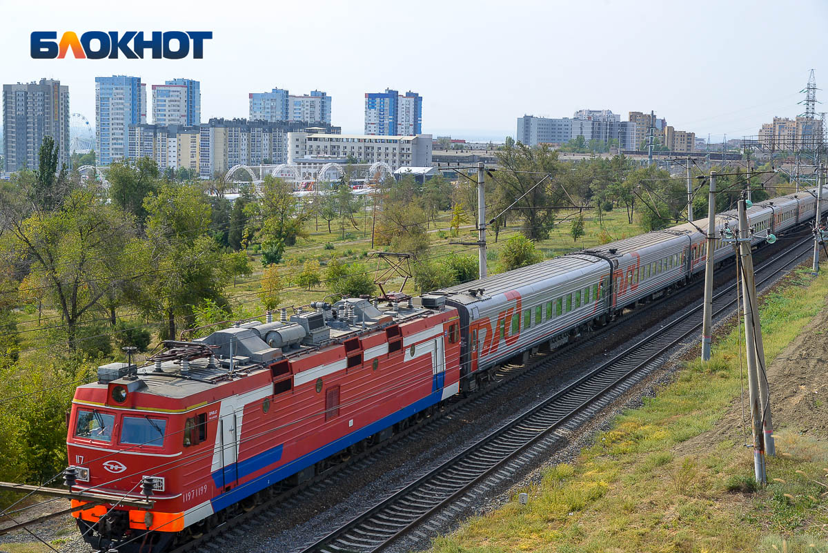 Поезда до Москвы пустили в объезд из-за сошедшего с рельсов состава в  Волгоградской области