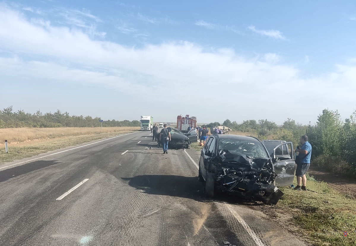 Человек погиб, шестеро пострадали в ДТП под Волгоградом