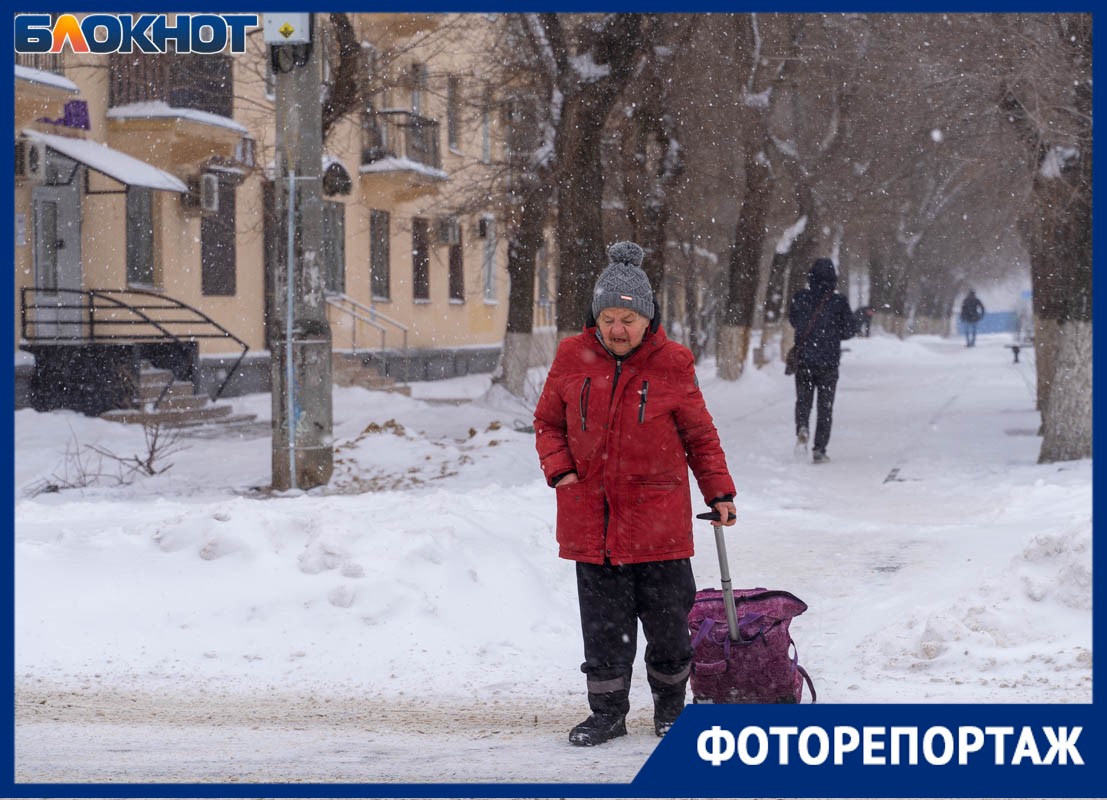 Мэр Марченко вторые сутки покоряет 15 сантиметров снега в Волгограде