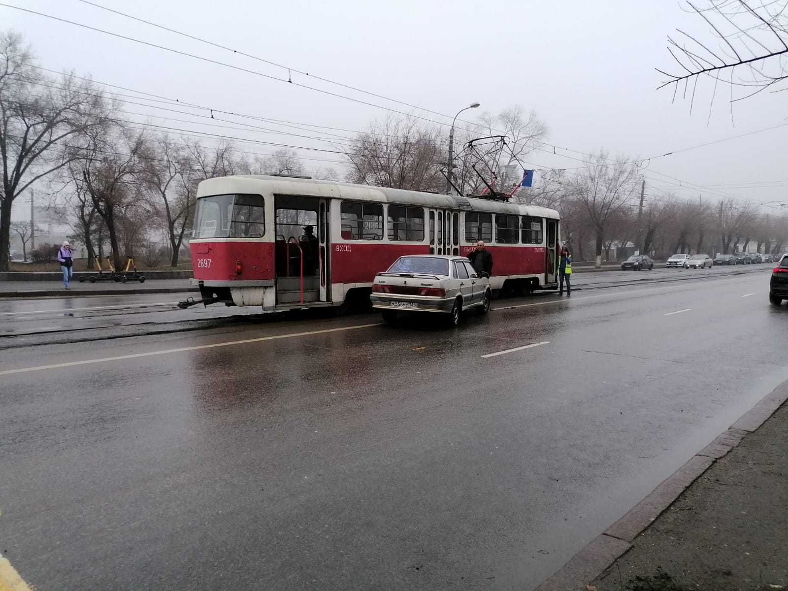 Движение трамваев остановилось в центре Волгограда