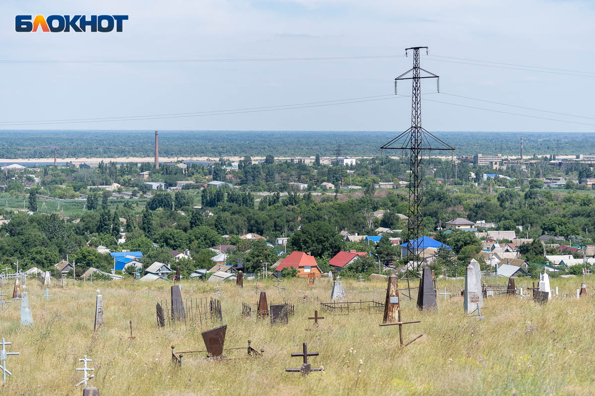 В 1990-е здесь закапывали братков»: показываем самое загадочное заброшенное  кладбище Волгограда