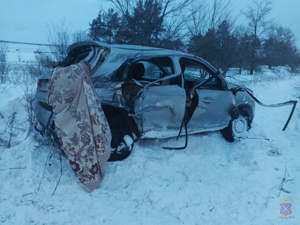 Женщина погибла, двое ранены на трассе в Волгоградской области