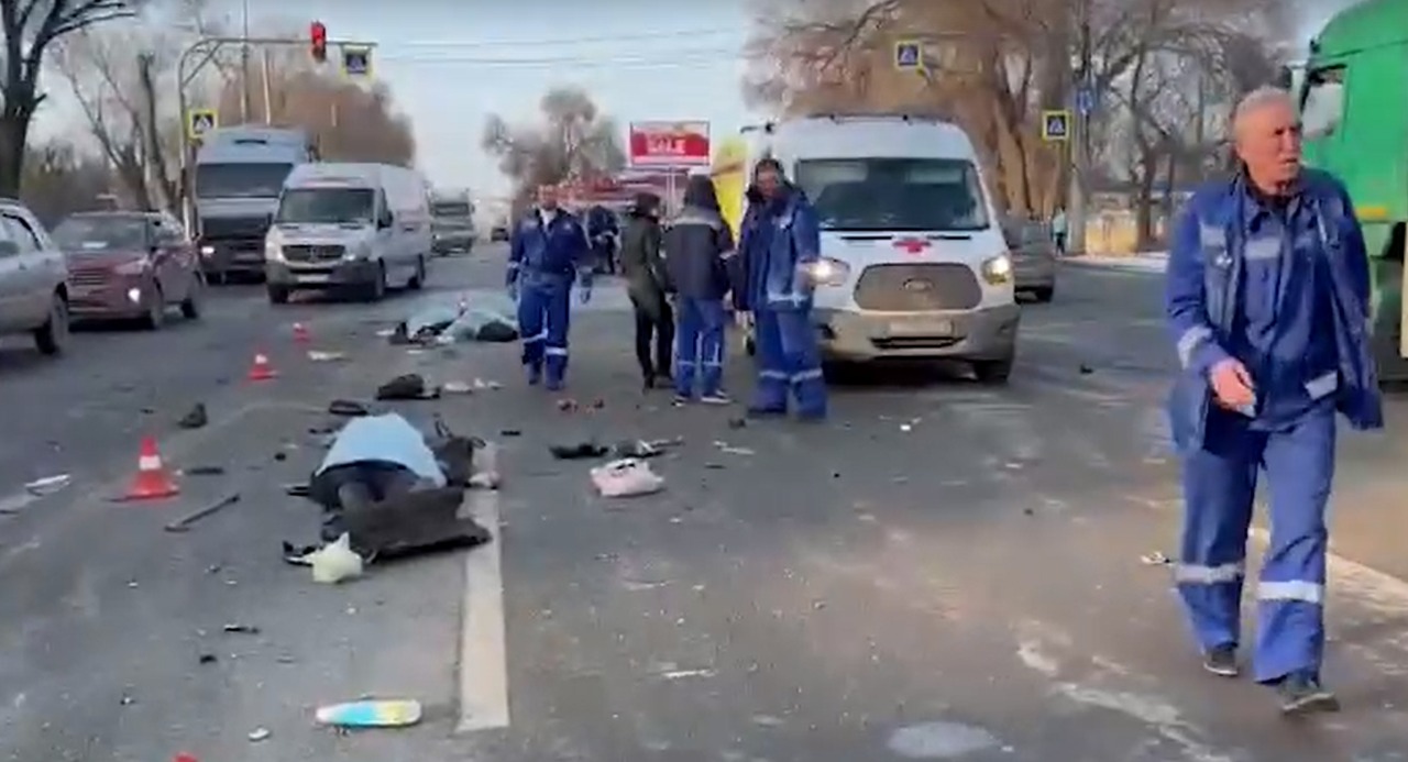 Там трупы в крови на дороге: шок-видео с места массовой гибели в ДТП под Волгоградом