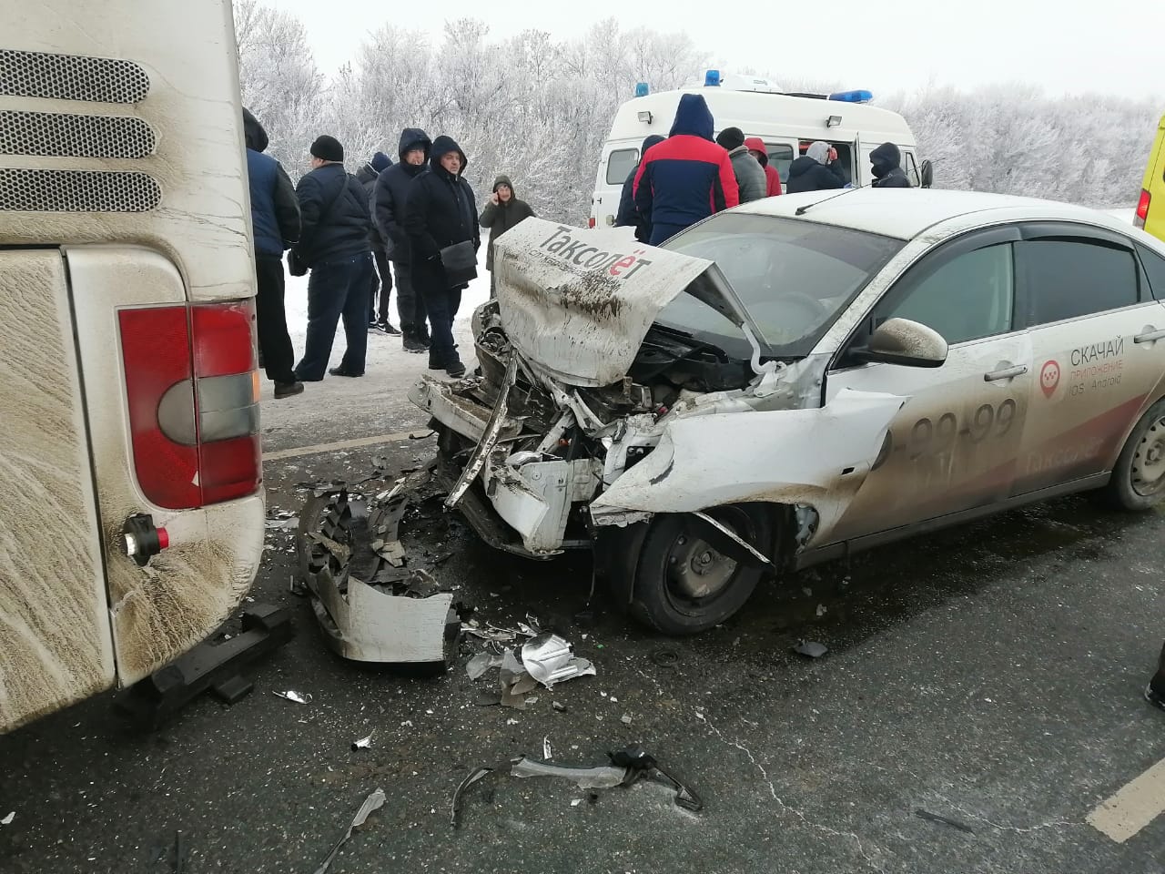 Последствия ДТП с пассажирским автобусом в Волгоградской области попали на  видео: пять пострадавших