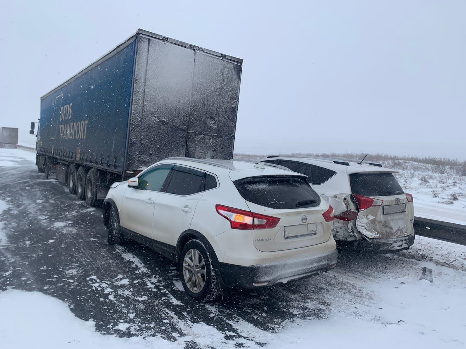 Подушка отправила мальчика в реанимацию: в Волгоградской области в ДТП  погибла школьница, ранены 7 детей