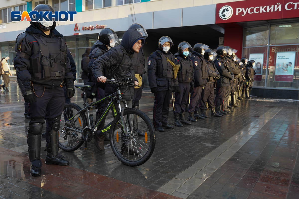 Пикетировать в оживленных местах запретили в Волгограде - как не получить  штраф