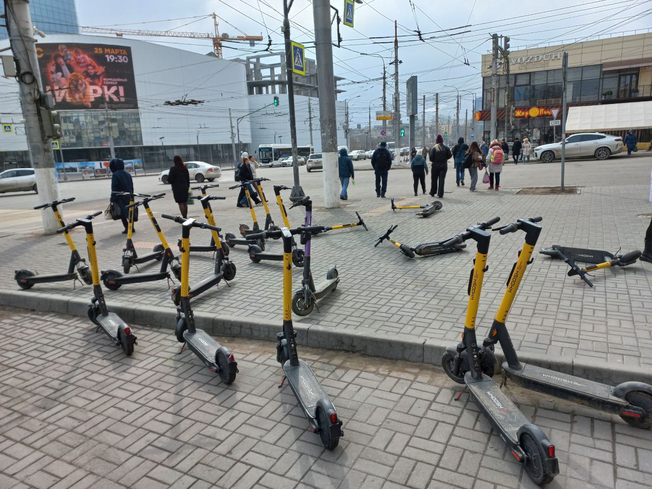 Запретить электросамокаты призывают в центре Волгограда по примеру Саратова