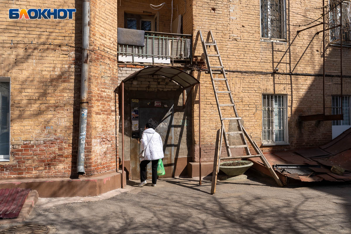 Подростка в Волгограде ударило током после прикосновения к домофону