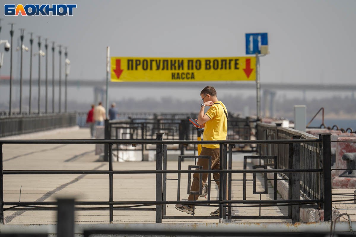 Оно горит? Тушение судна на Волге взбудоражило волгоградцев