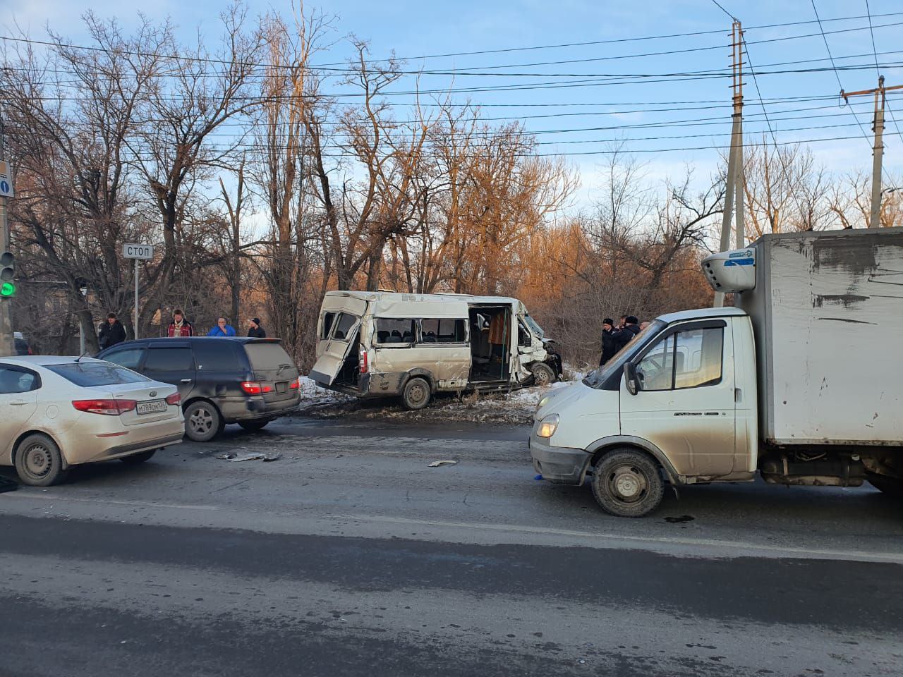 Двое с 6-классником погибли, восемь волгоградцев в больнице: все о  катастрофе с маршруткой на проклятом месте