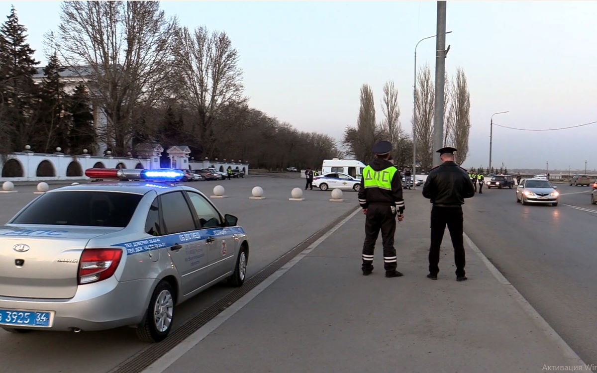 Троих пьяных водителей за рулем элитных иномарок задержали в центре  Волгограда