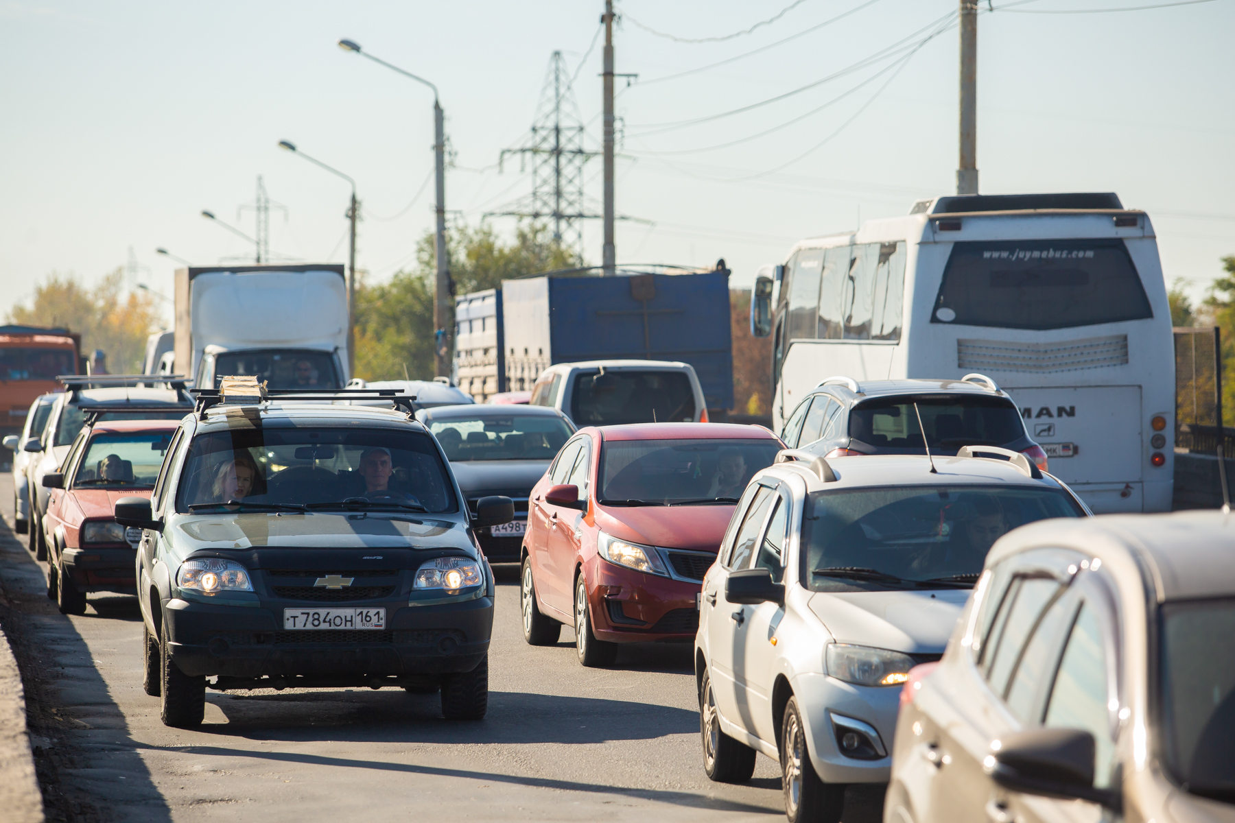 Вторая Продольная в Волгограде превратилась в одну большую пробку