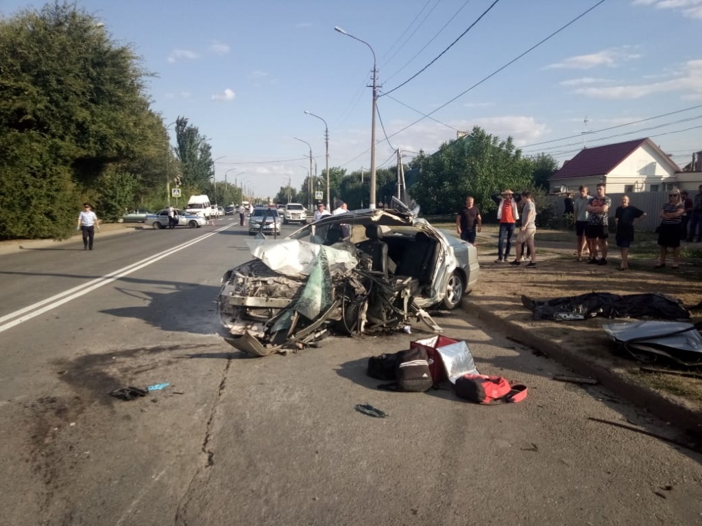 Страшная авария на проспекте Ленина в Волжском попала на видео: 6  пострадавших, 1 погиб