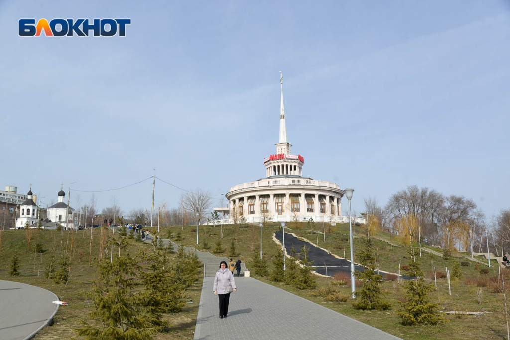 Волгоградский маяк. Ресторан Маяк Волгоград. Маяк Красноармейский район Волгоград. Волгоград Маяк в Волгограде Красноармейский район. Волгоград Ельшанская набережная Маяк.