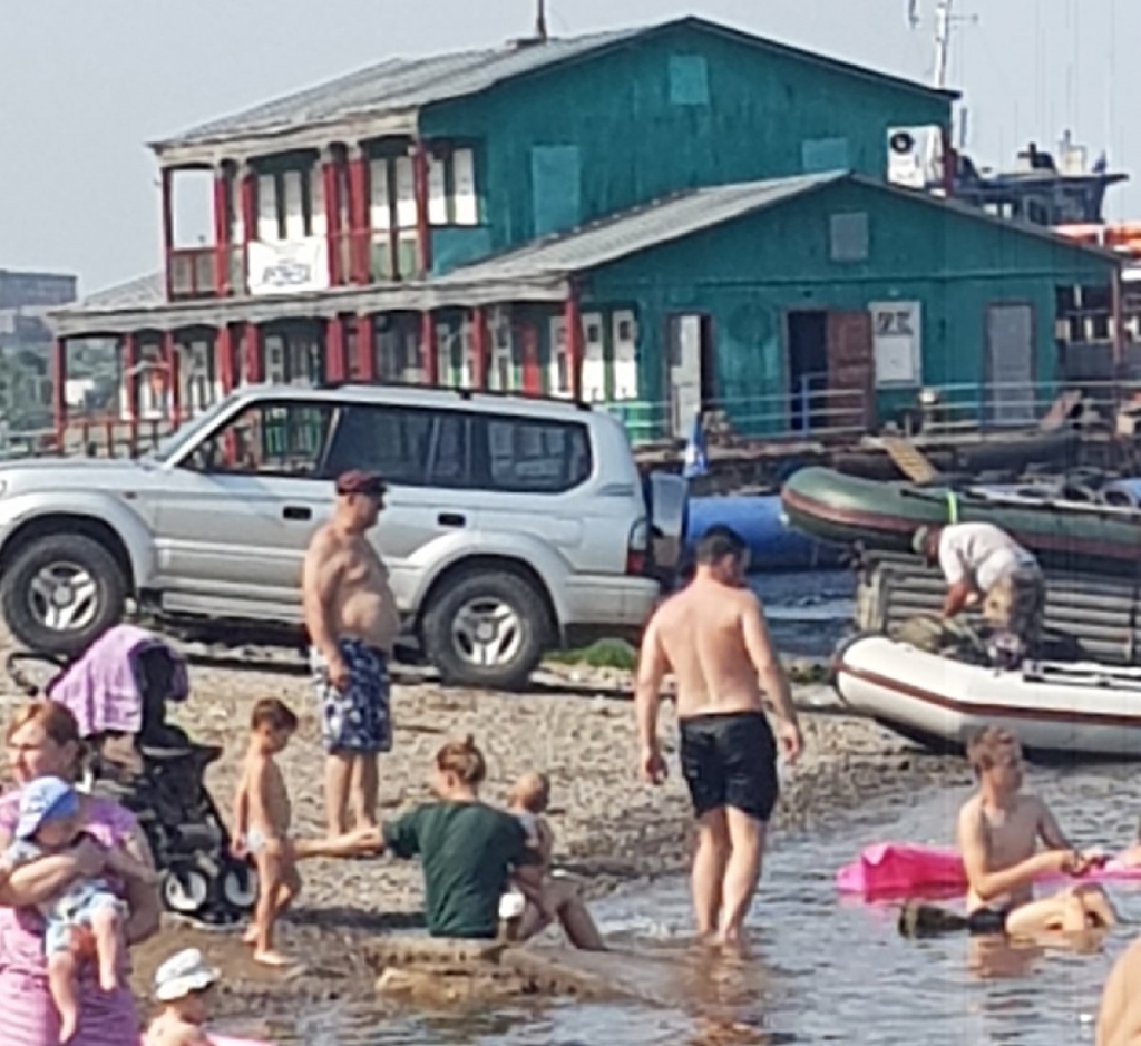 Житель сызрани помыл в волге свою сосиску