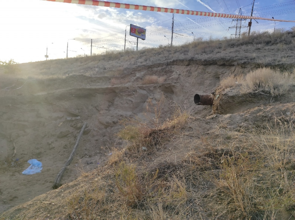 Оренбург дамба на карте. Логовское обвалилась дорога. Черкасская дамба взрыв. Взорванная дамба Курахово.