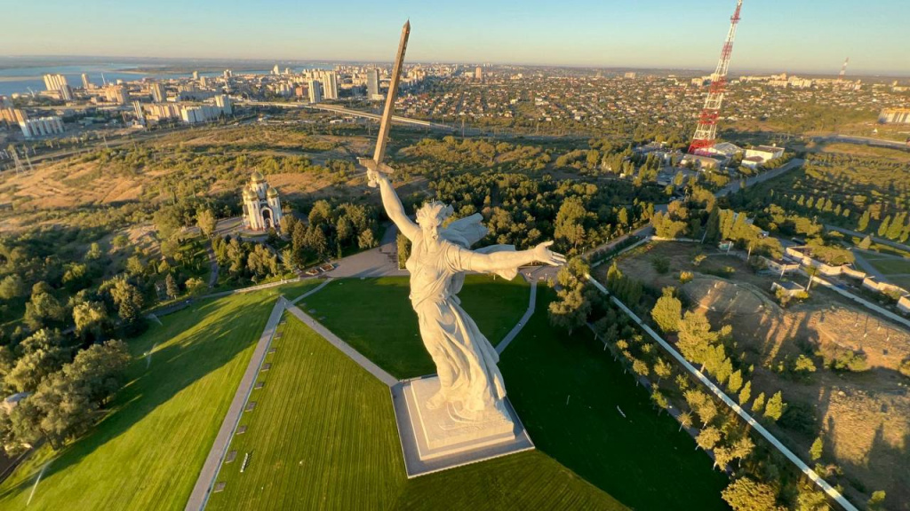 Родина мать волгоград фото сейчас